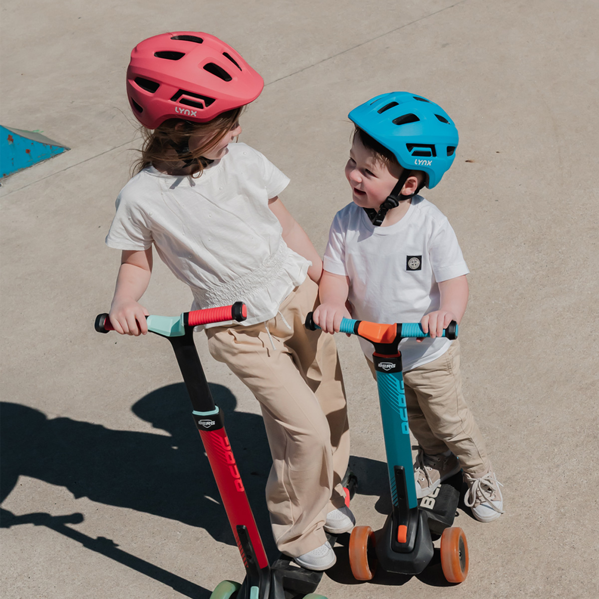 619011.BLU LYNX Cycling helmet Kidz (M) 52-56 cm